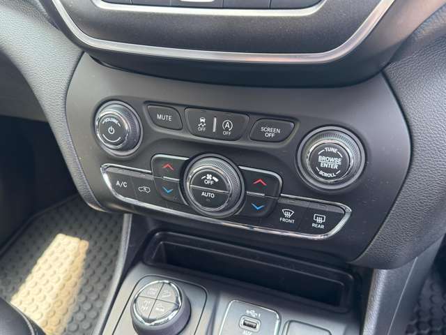 ジープ チェロキー トレイルホーク ４ＷＤ R1年 (東北) 99