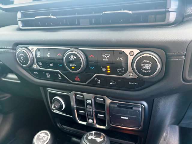 ジープ ラングラー　アンリミテッド アンリミテッド サハラ ４ＷＤ R7年 (東北) 99