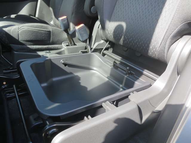 三菱 デリカ　Ｄ：２ １．２ カスタム ハイブリッド ＳＶ ナビパッケージ H30年 (関東) 99