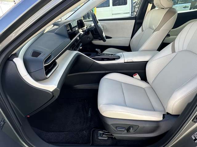 トヨタ クラウン　クロスオーバー　ハイブリッド ２．５ Ｇ アドバンスト レザー パッケージ Ｅ－ＦＯＵＲ ４ＷＤ R5年 (東海) 99