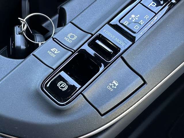 トヨタ クラウン　クロスオーバー　ハイブリッド ２．５ Ｇ アドバンスト レザー パッケージ Ｅ－ＦＯＵＲ ４ＷＤ R6年 (東海) 99