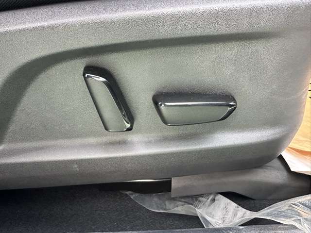 日産 ノートオーラ １．２ ＮＩＳＭＯ チューンド Ｅ－ＰＯＷＥＲ ４ＷＤ R7年 (東海) 99