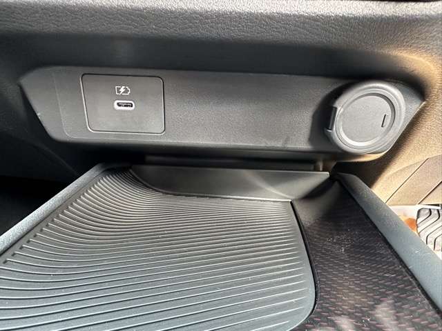 日産 ノートオーラ １．２ ＮＩＳＭＯ チューンド Ｅ－ＰＯＷＥＲ ４ＷＤ R7年 (東海) 99