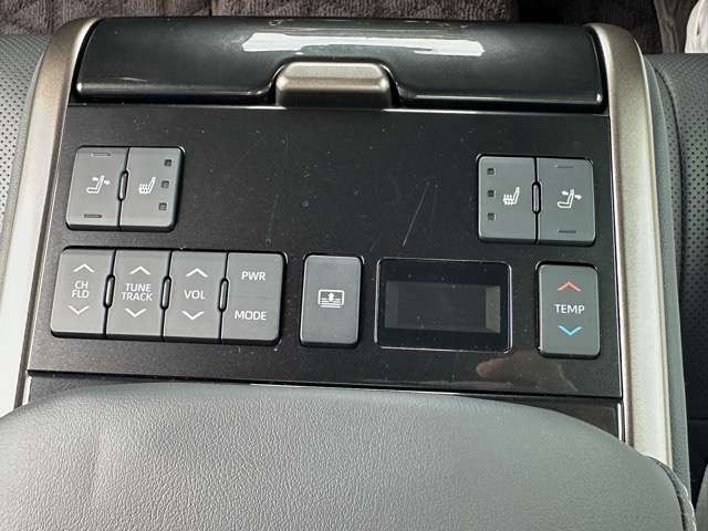 トヨタ クラウン　クロスオーバー　ハイブリッド ２．５ Ｚ Ｅ－ＦＯＵＲ ４ＷＤ R6年 (東海) 99