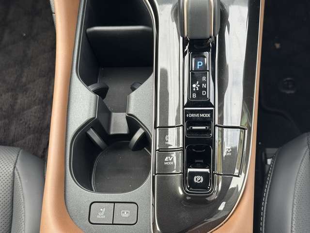 トヨタ クラウン　クロスオーバー　ハイブリッド ２．５ Ｚ Ｅ－ＦＯＵＲ ４ＷＤ R6年 (東海) 99