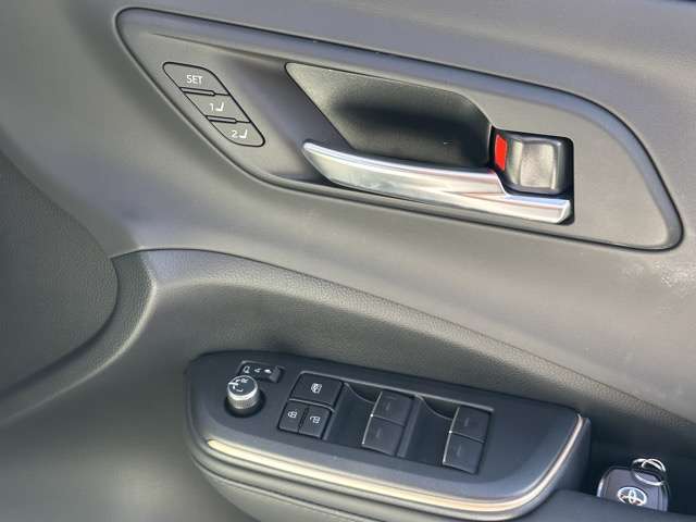 トヨタ クラウン　クロスオーバー　ハイブリッド ２．５ Ｇ アドバンスト レザー パッケージ Ｅ－ＦＯＵＲ ４ＷＤ R5年 (東海) 99