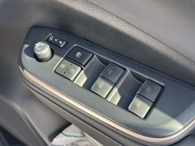 トヨタ クラウン　クロスオーバー　ハイブリッド ２．５ Ｇ Ｅ－ＦＯＵＲ ４ＷＤ R5年 (東海) 99