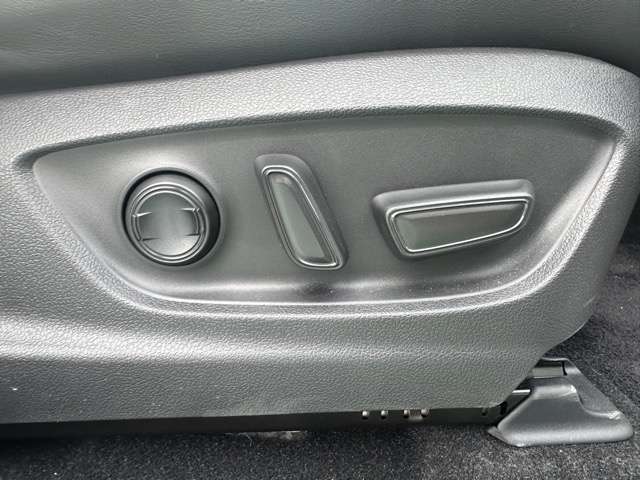 トヨタ クラウン　クロスオーバー　ハイブリッド ２．４ ＲＳ アドバンスト Ｅ－ＦＯＵＲ ＡＤＶＡＮＣＥＤ ４ＷＤ R4年 (東海) 99