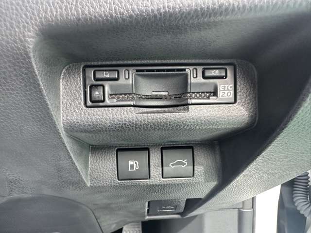 トヨタ クラウン　クロスオーバー　ハイブリッド ２．４ ＲＳ アドバンスト Ｅ－ＦＯＵＲ ＡＤＶＡＮＣＥＤ ４ＷＤ R4年 (東海) 99