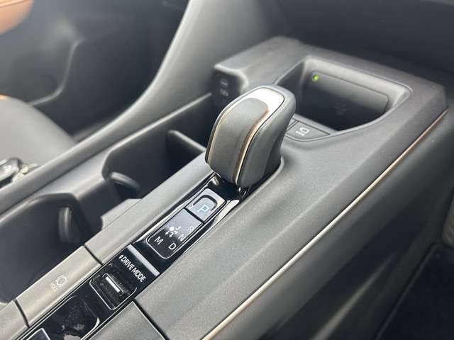 トヨタ クラウン　クロスオーバー　ハイブリッド ２．４ ＲＳ アドバンスト Ｅ－ＦＯＵＲ ＡＤＶＡＮＣＥＤ ４ＷＤ R4年 (東海) 99