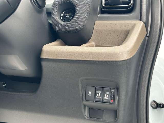 ホンダ フリード　ハイブリッド １．５ Ｅ：ＨＥＶ エアー ＥＸ R7年 (東海) 99