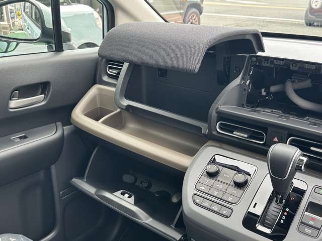 ホンダ フリード　ハイブリッド １．５ Ｅ：ＨＥＶ エアー ＥＸ R7年 (東海) 99