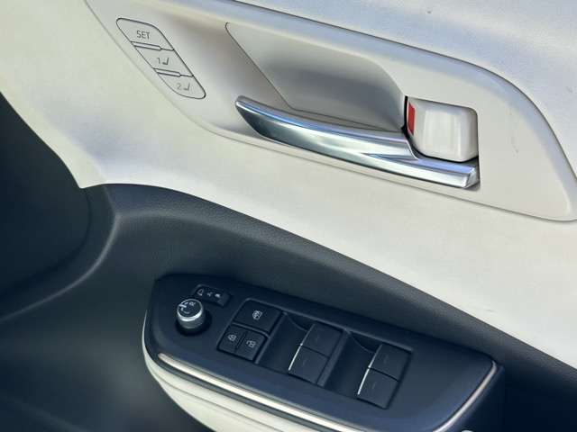 トヨタ クラウン　クロスオーバー　ハイブリッド ２．５ Ｇ アドバンスト レザー パッケージ Ｅ－ＦＯＵＲ ４ＷＤ R5年 (東海) 99