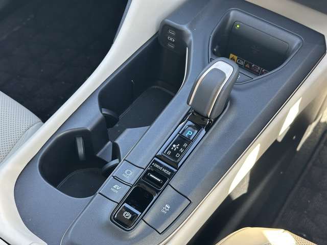 トヨタ クラウン　クロスオーバー　ハイブリッド ２．５ Ｇ アドバンスト レザー パッケージ Ｅ－ＦＯＵＲ ４ＷＤ R5年 (東海) 99