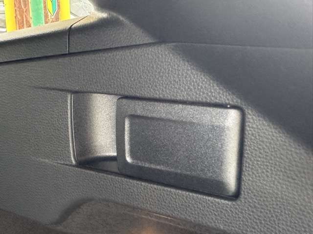 トヨタ カローラ　ツーリング　ハイブリッド １．８ ハイブリッド ＷＸＢ R5年 (東海) 99