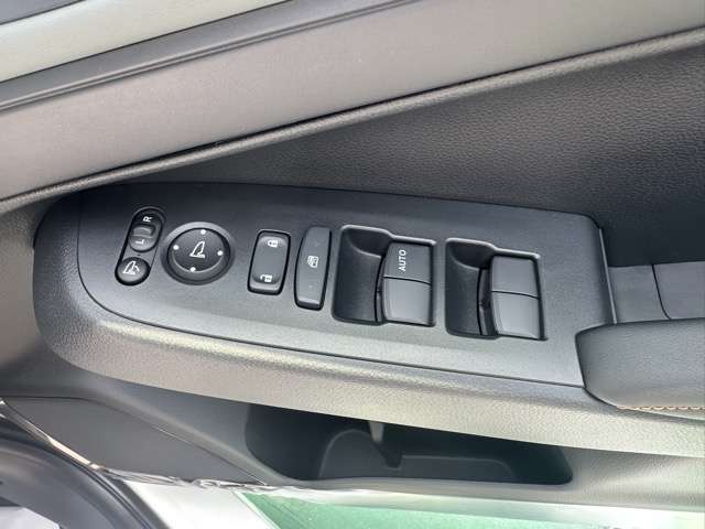 ホンダ ヴェゼル １．５ Ｅ：ＨＥＶ Ｘ ハントパッケージ R7年 (東海) 99