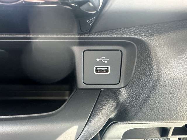 ホンダ ヴェゼル １．５ Ｅ：ＨＥＶ Ｘ ハントパッケージ R7年 (東海) 99