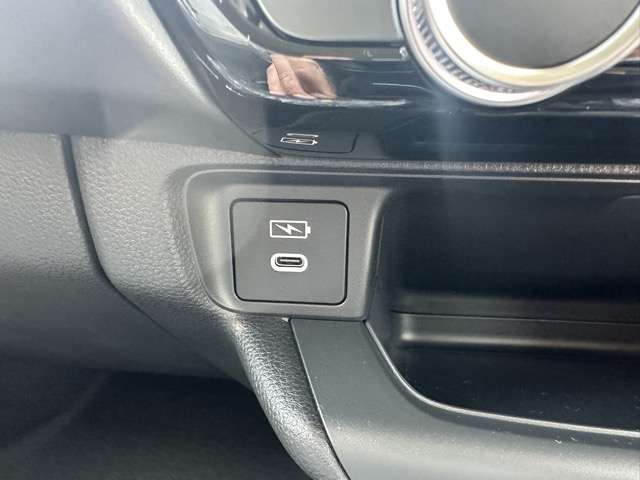 ホンダ ヴェゼル １．５ Ｅ：ＨＥＶ Ｘ ハントパッケージ R7年 (東海) 99