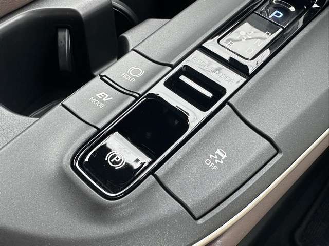 トヨタ クラウン　クロスオーバー　ハイブリッド ２．５ Ｇ アドバンスト レザー パッケージ Ｅ－ＦＯＵＲ ４ＷＤ R5年 (東海) 99