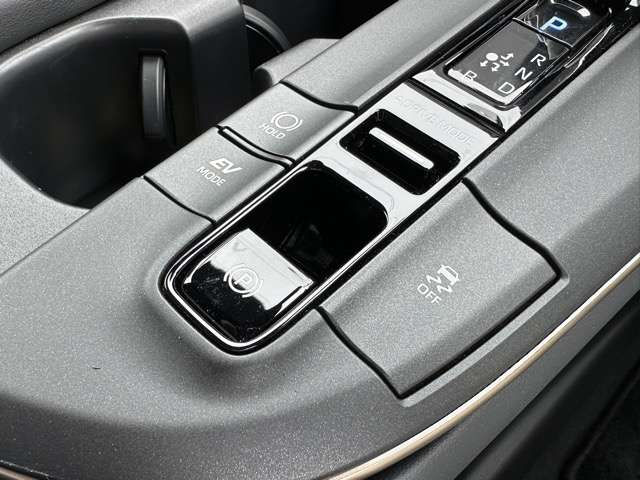 トヨタ クラウン　クロスオーバー　ハイブリッド ２．５ Ｇ アドバンスト Ｅ－ＦＯＵＲ ４ＷＤ R4年 (東海) 99