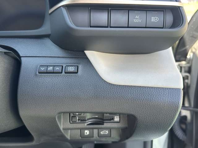 トヨタ クラウン　クロスオーバー　ハイブリッド ２．５ Ｇ レザー パッケージ Ｅ－ＦＯＵＲ ４ＷＤ R5年 (東海) 99