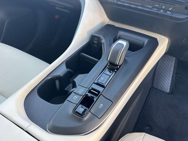 トヨタ クラウン　クロスオーバー　ハイブリッド ２．５ Ｇ レザー パッケージ Ｅ－ＦＯＵＲ ４ＷＤ R5年 (東海) 99