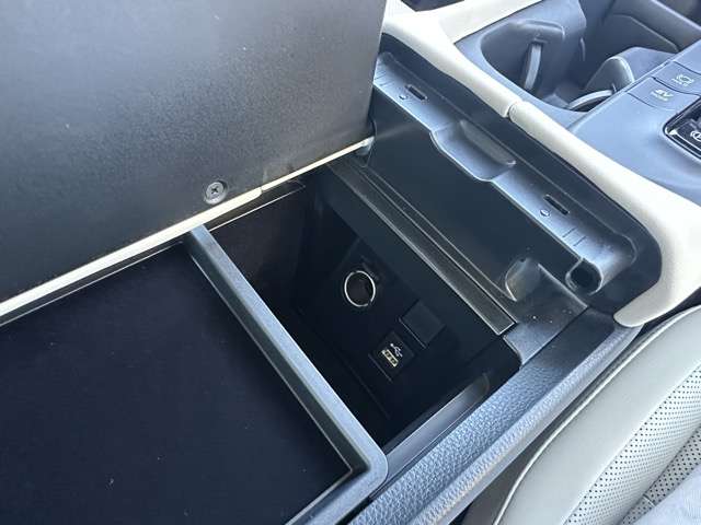 トヨタ クラウン　クロスオーバー　ハイブリッド ２．５ Ｇ レザー パッケージ Ｅ－ＦＯＵＲ ４ＷＤ R5年 (東海) 99