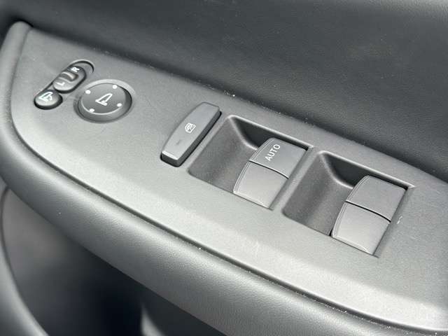 ホンダ フィット　ハイブリッド １．５ Ｅ：ＨＥＶ ホーム ブラックスタイル R6年 (東海) 99