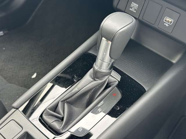 ホンダ フィット　ハイブリッド １．５ Ｅ：ＨＥＶ ホーム ブラックスタイル R6年 (東海) 99