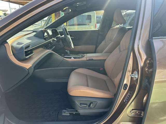 トヨタ クラウン　スポーツ　ハイブリッド ２．５ Ｚ Ｅ－ＦＯＵＲ ４ＷＤ R6年 (東海) 99