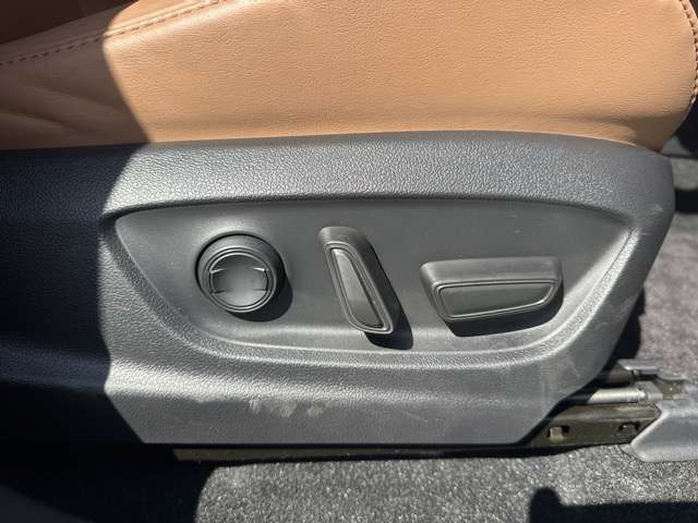 トヨタ クラウン　スポーツ　ハイブリッド ２．５ Ｚ Ｅ－ＦＯＵＲ ４ＷＤ R6年 (東海) 99