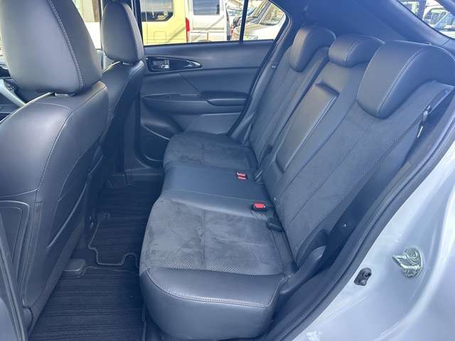 三菱 エクリプス　クロス　ＰＨＥＶ ＰＨＥＶ ２．４ Ｐ ４ＷＤ R4年 (東海) 99