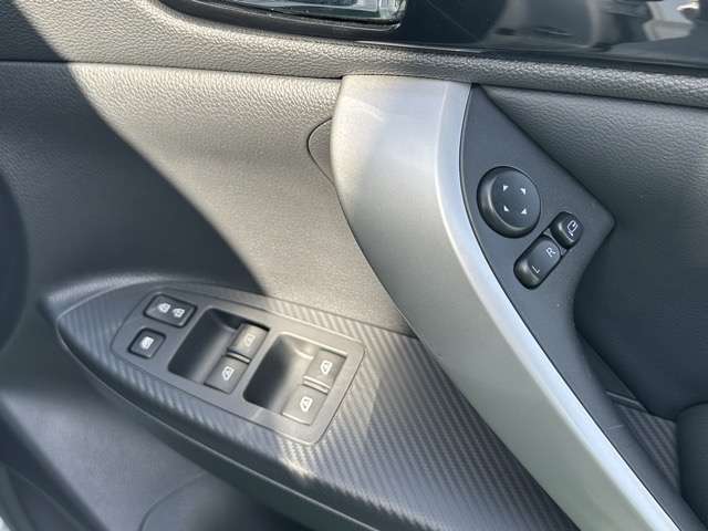 三菱 エクリプス　クロス　ＰＨＥＶ ＰＨＥＶ ２．４ Ｐ ４ＷＤ R4年 (東海) 99