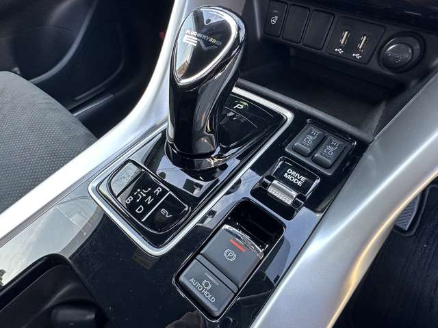 三菱 エクリプス　クロス　ＰＨＥＶ ＰＨＥＶ ２．４ Ｐ ４ＷＤ R4年 (東海) 99