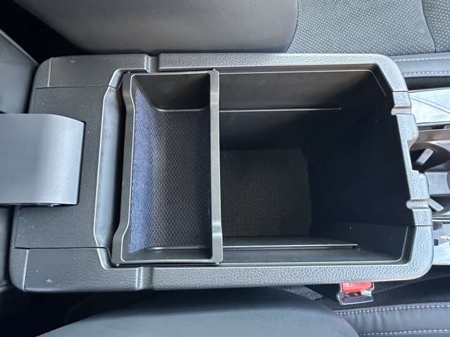 三菱 エクリプス　クロス　ＰＨＥＶ ＰＨＥＶ ２．４ Ｐ ４ＷＤ R4年 (東海) 99