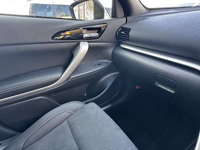 三菱 エクリプス　クロス　ＰＨＥＶ ＰＨＥＶ ２．４ Ｐ ４ＷＤ R4年 (東海) 99