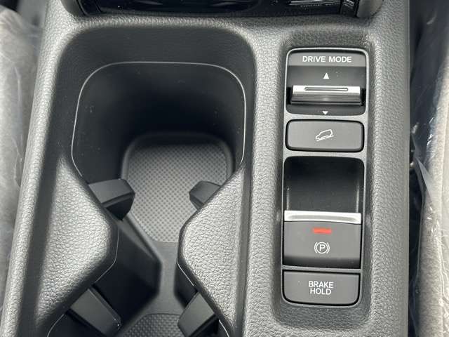 ホンダ ヴェゼル １．５ Ｅ：ＨＥＶ Ｚ プレイパッケージ R7年 (東海) 99