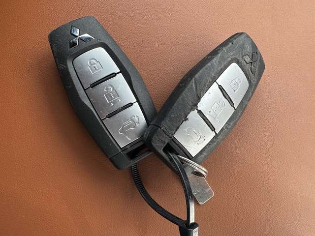 三菱 アウトランダーＰＨＥＶ ＰＨＥＶ ２．４ Ｐ ４ＷＤ R4年 (東海) 99