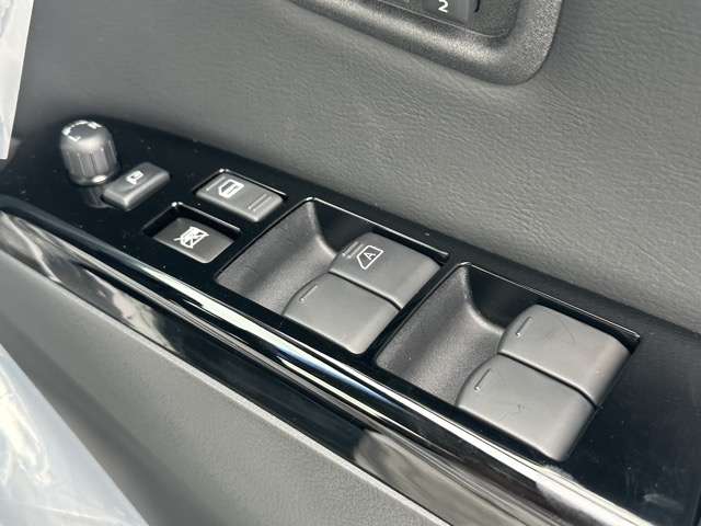 日産 エルグランド ２．５ ２５０ハイウェイスター プレミアム R7年 (東海) 99