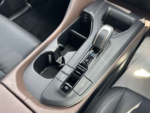 トヨタ クラウン　クロスオーバー　ハイブリッド ２．５ Ｇ アドバンスト レザー パッケージ Ｅ－ＦＯＵＲ ４ＷＤ R4年 (東海) 99