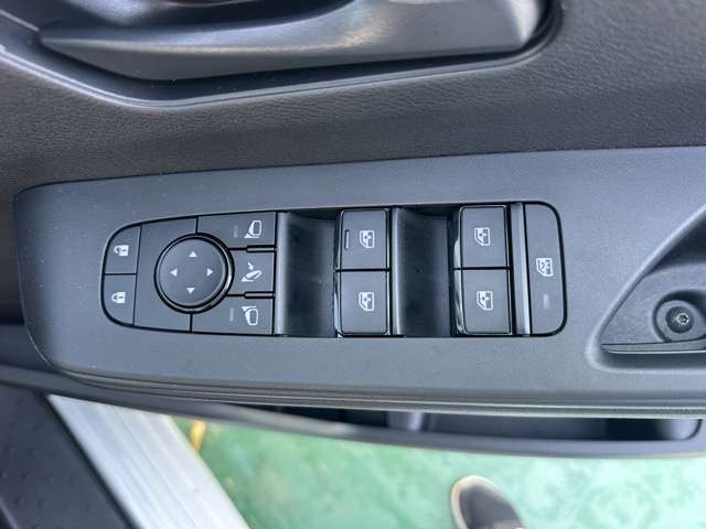 日産 セレナ ２．０ Ｘ R5年 (東海) 99