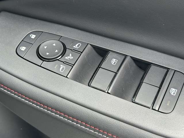 日産 ノートオーラ １．２ ＮＩＳＭＯ チューンド Ｅ－ＰＯＷＥＲ ４ＷＤ R7年 (東海) 99