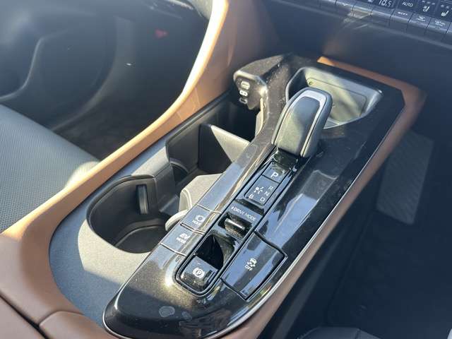 トヨタ クラウン　クロスオーバー　ハイブリッド ２．５ Ｚ Ｅ－ＦＯＵＲ ４ＷＤ R6年 (東海) 99