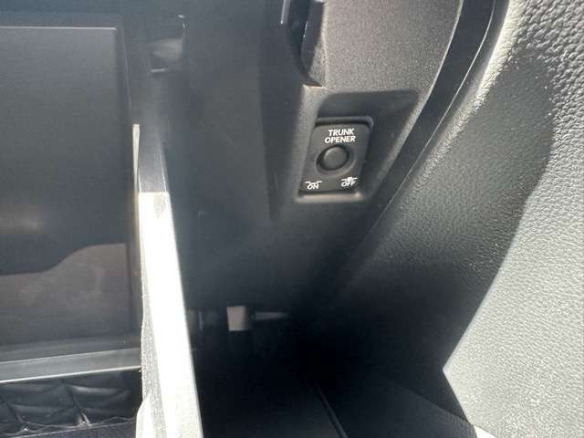 トヨタ クラウン　クロスオーバー　ハイブリッド ２．５ Ｚ Ｅ－ＦＯＵＲ ４ＷＤ R6年 (東海) 99