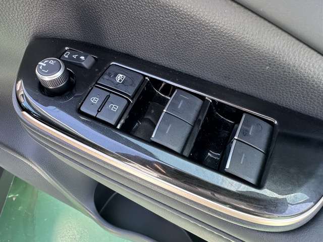 トヨタ クラウン　スポーツ　ハイブリッド ２．５ Ｚ Ｅ－ＦＯＵＲ ４ＷＤ R6年 (東海) 99