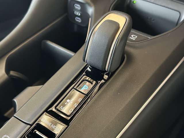 トヨタ クラウン　クロスオーバー　ハイブリッド ２．４ ＲＳ アドバンスト Ｅ－ＦＯＵＲ ＡＤＶＡＮＣＥＤ ４ＷＤ R4年 (東海) 99