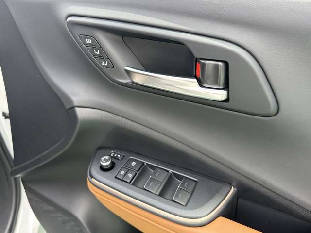 トヨタ クラウン　クロスオーバー　ハイブリッド ２．４ ＲＳ アドバンスト Ｅ－ＦＯＵＲ ＡＤＶＡＮＣＥＤ ４ＷＤ R4年 (東海) 99