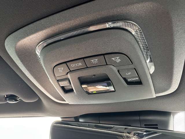 トヨタ クラウン　クロスオーバー　ハイブリッド ２．４ ＲＳ アドバンスト Ｅ－ＦＯＵＲ ＡＤＶＡＮＣＥＤ ４ＷＤ R4年 (東海) 99