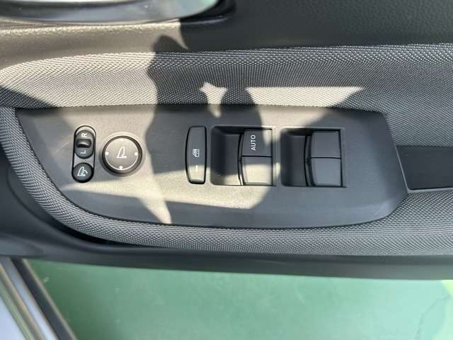 ホンダ フィット　ハイブリッド １．５ Ｅ：ＨＥＶ クロスター R2年 (東海) 99