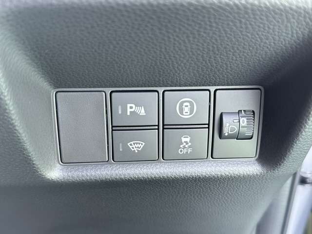 ホンダ フィット　ハイブリッド １．５ Ｅ：ＨＥＶ クロスター R2年 (東海) 99